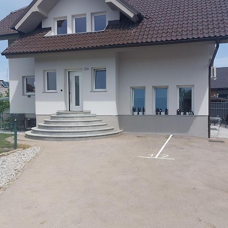 Spring Apt With Garden And Free Secure Parking Apartment Domzale Bagian luar foto