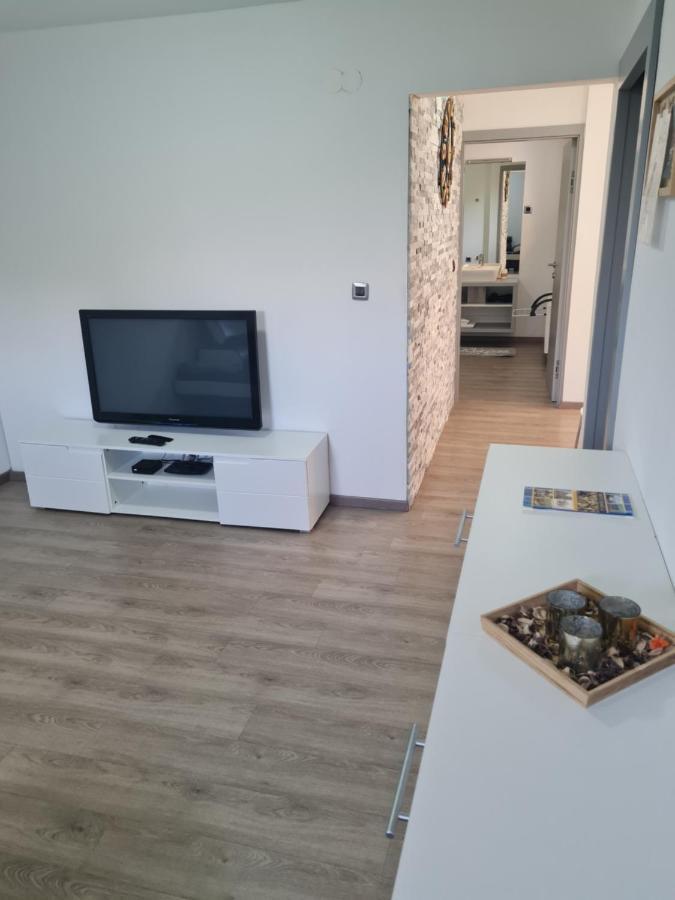 Spring Apt With Garden And Free Secure Parking Apartment Domzale Bagian luar foto